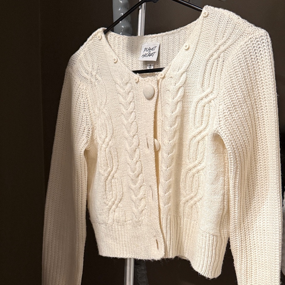 Women's Cream Cable Knit Sweater